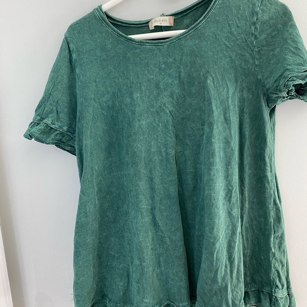 Altar’d State Green Ruffled Flowy T Shirt. Size M